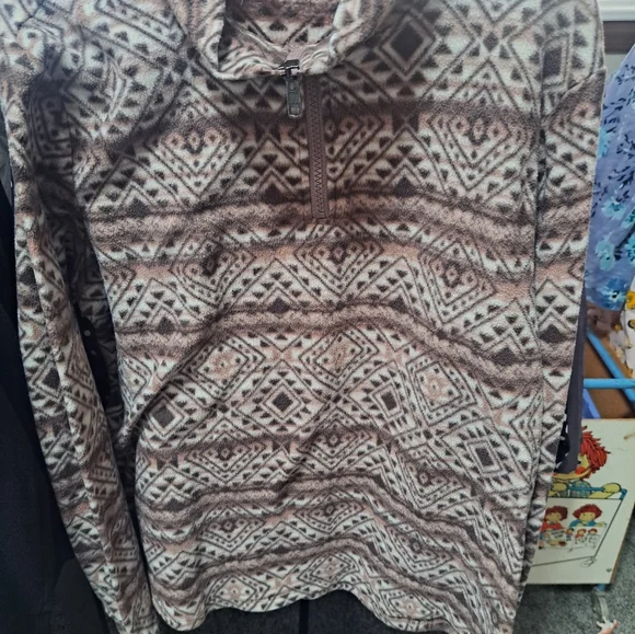 Geometric Patterned Pullover - Picture 3 of 5